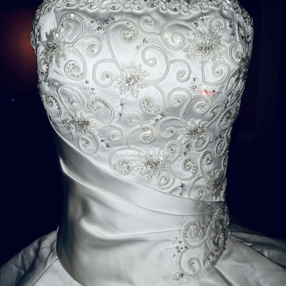 2 Piece Ballgown Wedding Dress-Matching Shawl and Purse. Brand New/Unaltered - Picture 8 of 12